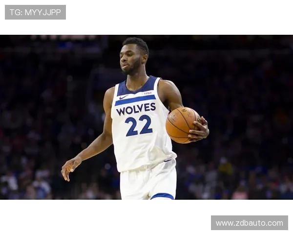 安德森穿母亲球衣亮相 森林球迷为其加油